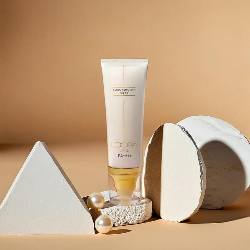 کرم ضدآفتاب لدورا با ترکیب منحصر به‌فرد و مؤثر خود، محافظت‌کننده قوی پوست در برابر پرتوهای مضر آفتاب است.