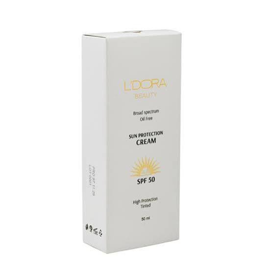 روش مصرف: ابتدا پوست را تمیز کنید. یک پمپ از ضدآفتاب را به ناحیه کل صورت و زیر غبغب بزنید. با ماساژ یا ضربات ملایم مطمئن شوید که محصول به طور کامل جذب پوست شده است